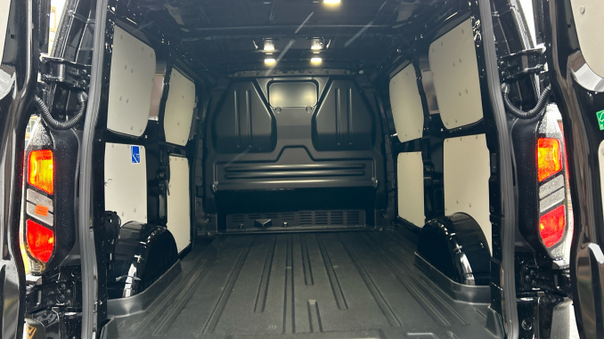 Ford Transit Custom 320 L1 Diesel Fwd 2.0 EcoBlue 150ps H1 Van Limited - Image 12
